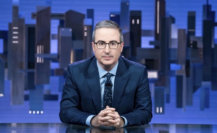 «Last Week Tonight with John Oliver»: Τo βραβευμένο με 30 Emmy talk show επιστρέφει στην Cosmote TV